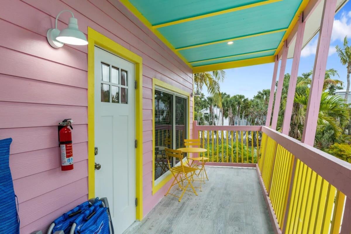 Charming Suite With Balcony And Bikes In Historic Sandpiper Inn Sanibel Eksteriør billede