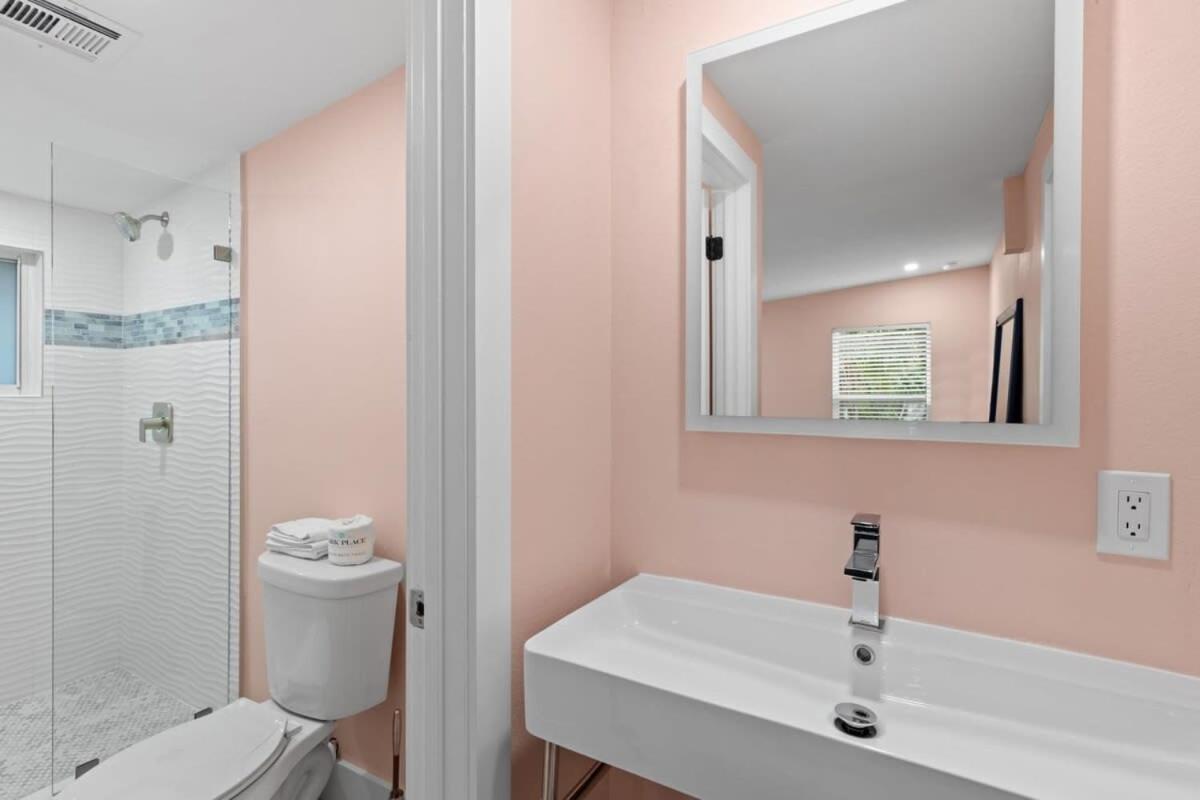 Charming Suite With Balcony And Bikes In Historic Sandpiper Inn Sanibel Eksteriør billede